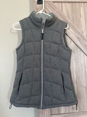 Women's Quilted Sleeveless Puffer Vest - Charcoal Gray
